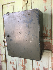 Oud aluminium kastje
