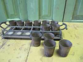 Oud drinkplateau / 12 bekertjes