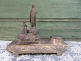 Lourdes desk bunch of inkwell and pen