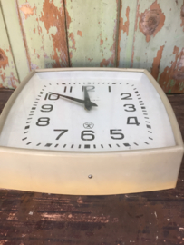 Retro clock olive