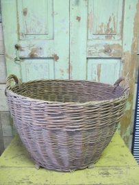 Oude wilgentenen mand