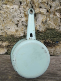 Frans brocante emaille mintgroen steelpannetje