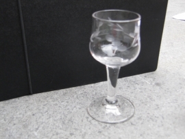 Cocktail Glass with cut motif