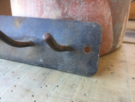 Brocant metalen kapstokje