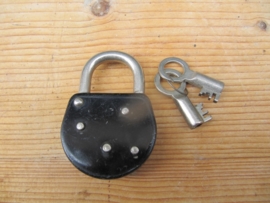 Brocante zwart metalen hangslot