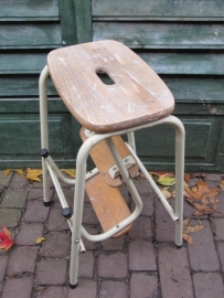 Oud brocante keukentrapje