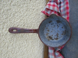 Frans bruin oud emaille klein steelpannetje