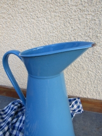 Franse grote blauwe emaille waterkan