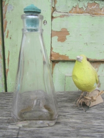 Oude brocante Frans driehoekig drinkflesje voor vogels