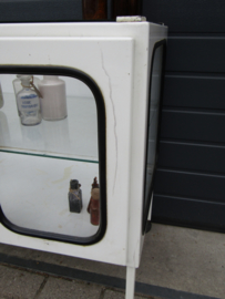 Oude metalen vitrine / apothekers kast