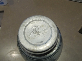 Antieke Amerikaanse inmaakpot Mason`s Jar met zinken deksel large