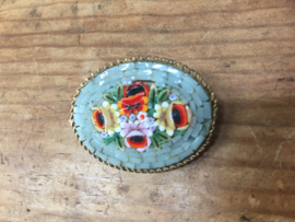 Oude broche met steentjes