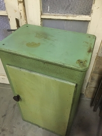 Oude volledig metalen machine kast. Heel gaaf! *