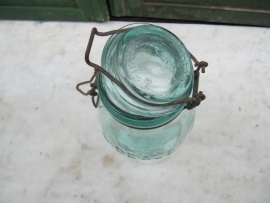 L'Idéale jar 1.5 liter with glass lid.