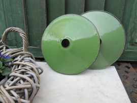 Enamel shade green