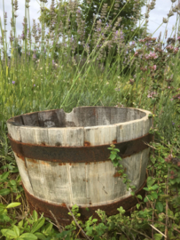 Oud half houten wijnvaatje