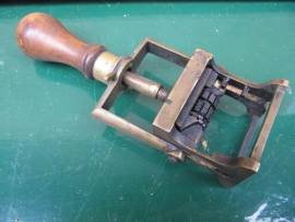 Oude Franse messing datum stempel uit 1920