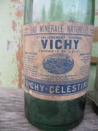Franse set van 2 oude Vichy water flessen