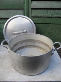 Grote aluminium pan