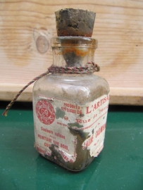 French old bottle of wood paint Cadmium