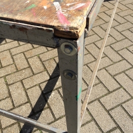 Oude brocante ateliertafel demontabel