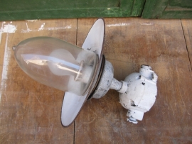 Oude Brocante lamp met emaille kapje