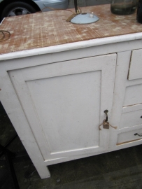 Brocante schattig wit kastje met 1 deurtje en 4 lades