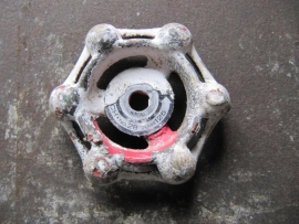 Old faucet handle white / red