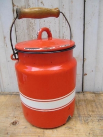 Enamel red milk-bucket with lid