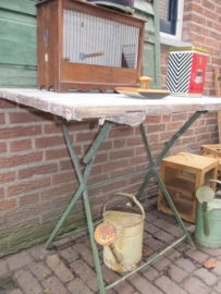 Brocante inklapbare metalen tafel