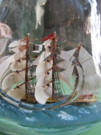 Oud scheepje in fles