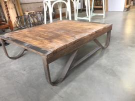Oude lage tafel