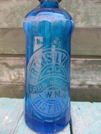Brocante blauwe spuitfles