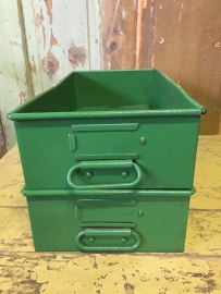 Oude metalen bak