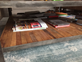 Grote vierkante salontafel