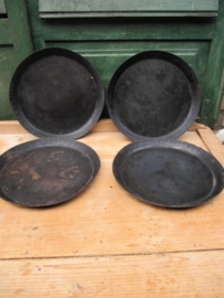 Pastry dish form.