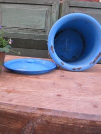 Enamel blue bucket with lid