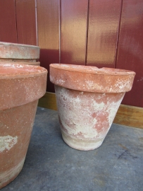 Oude grote terracotta pot