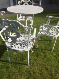 Brocante table with four chairs