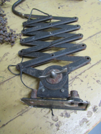 Oude industriële schaarlamp AGI
