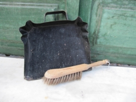 Nice brocante hand broom and dustpan