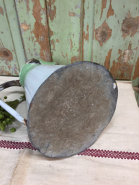 Brocante witgroene waterkan
