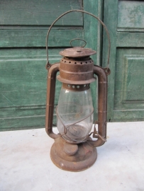 Beautiful very old oil lamp super cool!