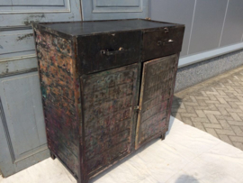 Oude industriële metalen kast
