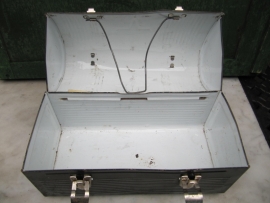 Vintage metalen lunchbox van het merk Thermos