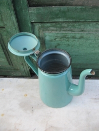 Groene emaille koffiekan