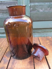 Brocante bruine fles met stolp