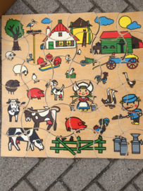 Vintage kistje met houten puzzel