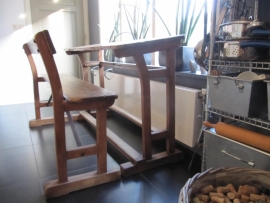 Antieke ( school ) tafel en bank
