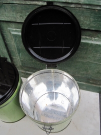 Brocante set of 2 large green cans with bakelite lid.